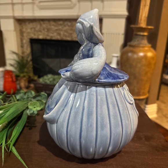 Vintage Red Wing Dutch Girl Blue Katrina 1940s Cookie Jar Hand Painted - Picture 5 of 11